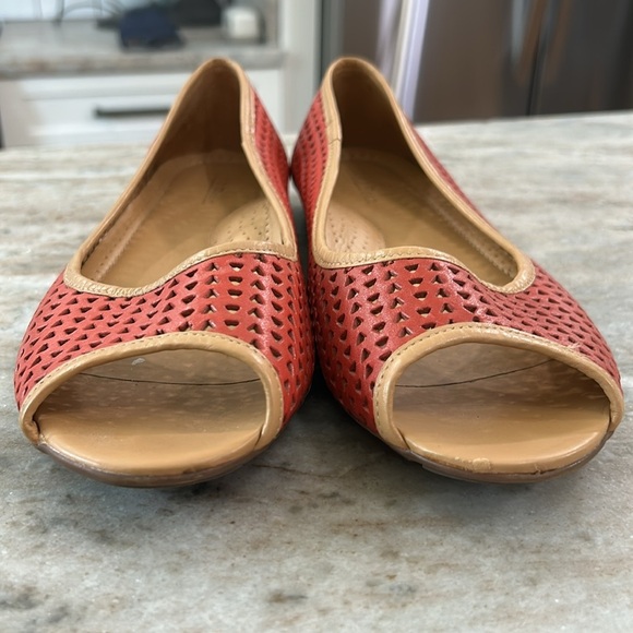 L. L. Bean Leather Peep Toe Flats Size 8.5M red and tan - Picture 4 of 10